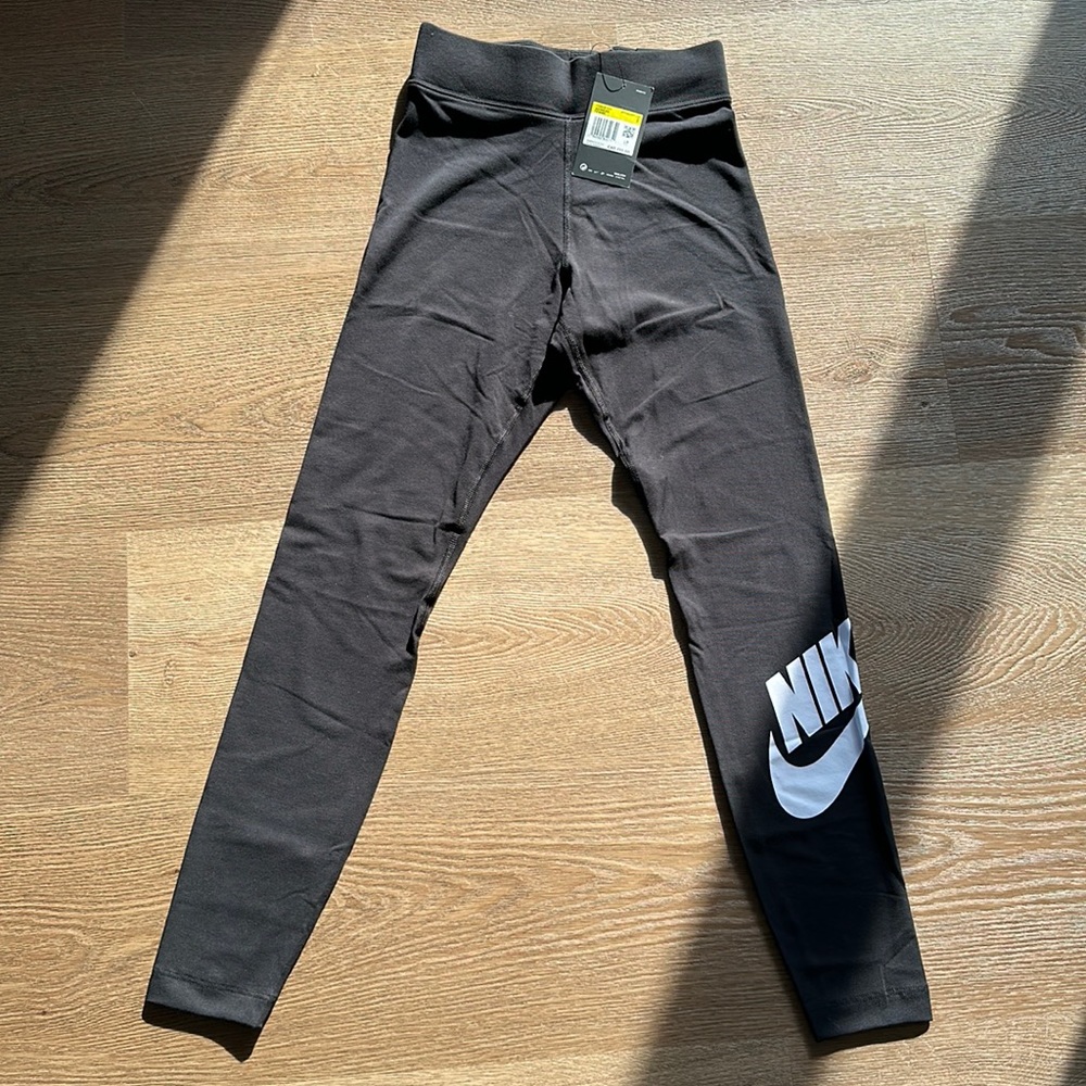 Nike Sportswear Essential Legging